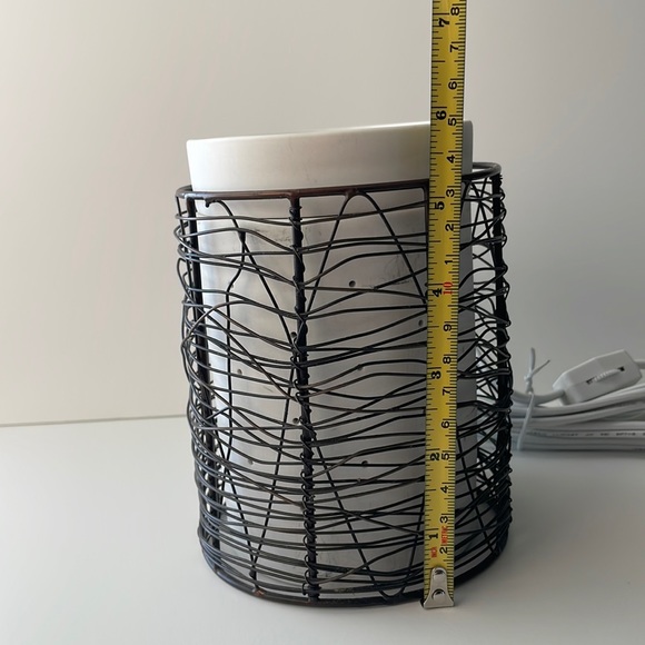 Scentsy 6” pin light warmer with loom wrap and bulb, works! - Picture 2 of 13